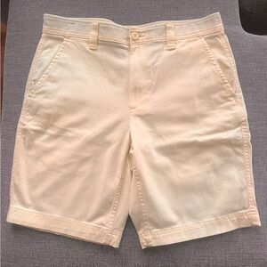 johnnie-O Cream Flat Front Shorts Casual Style